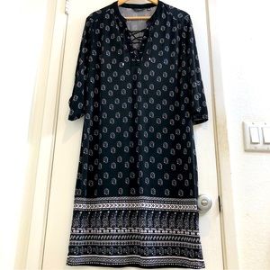 MLLE GABRIELLE Lace-Up Chinch-Neck Tab-Sleeve Midi Shift Dress. Black/White XL.
